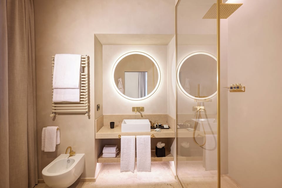 Trendy Deluxe | Bathroom | Shower, rainfall showerhead, eco-friendly toiletries, hair dryer