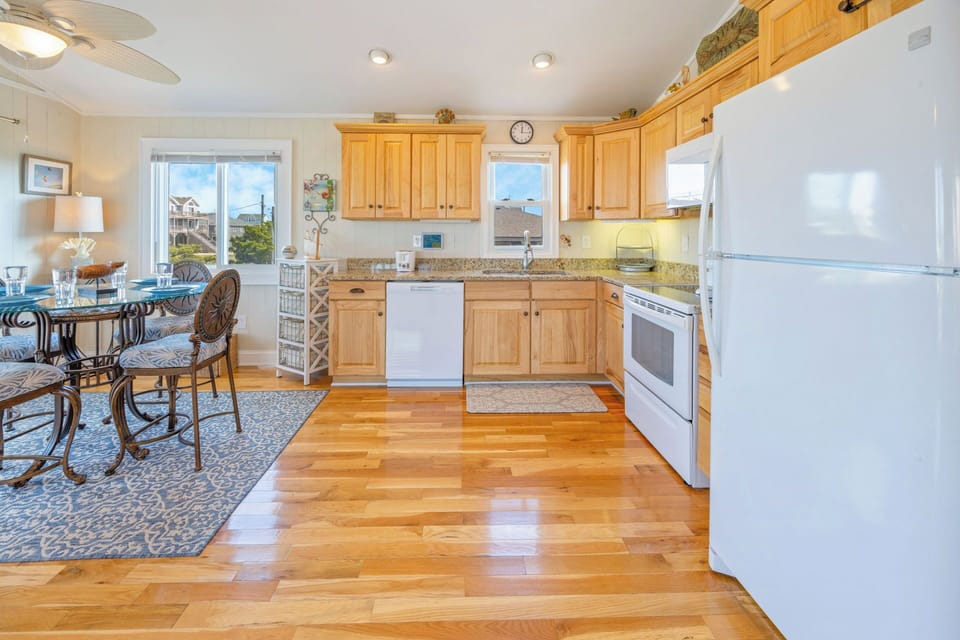 Surf or Sound Realty - 1088 - Jolly Mon - Kitchen  -1