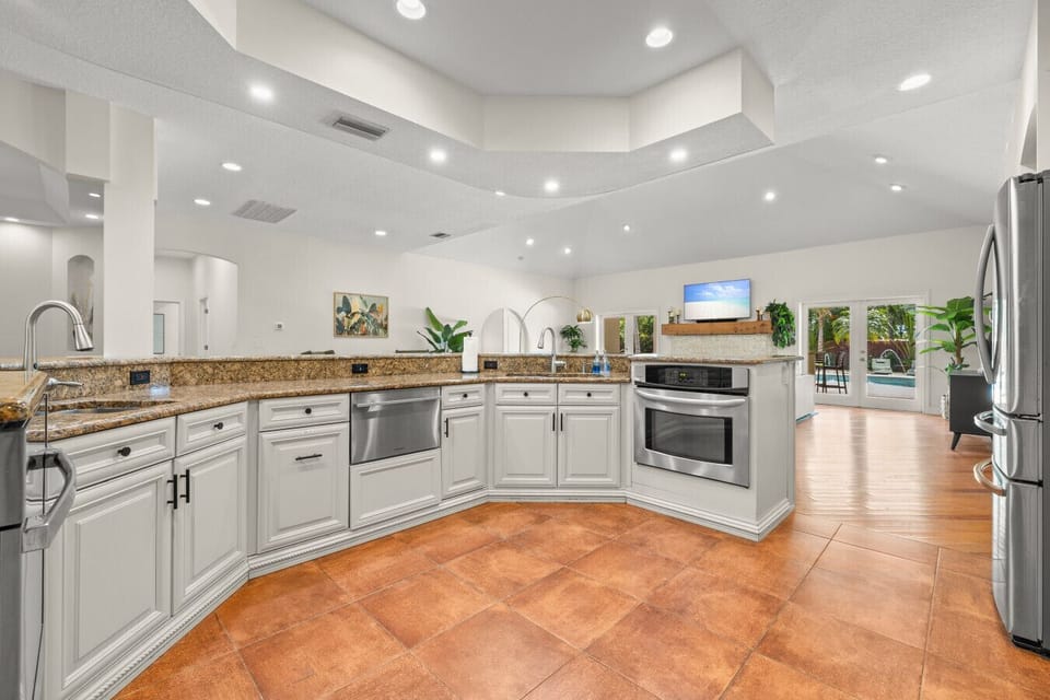 Make for multiple cooks, it`s easy to prepare meals for a crowd in this kitchen
