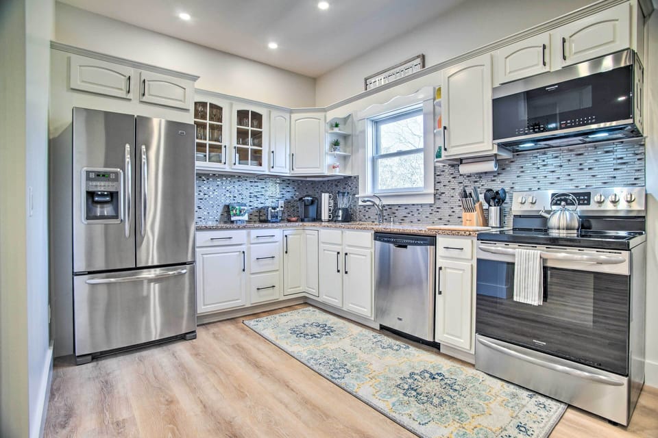 Kitchen | Homeowner On-Site | Free WiFi | Towels/Linens