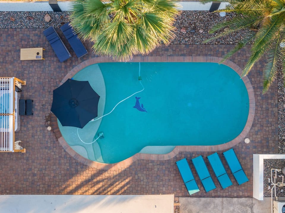 The heated pool has been fully remodeled to include a baja step!