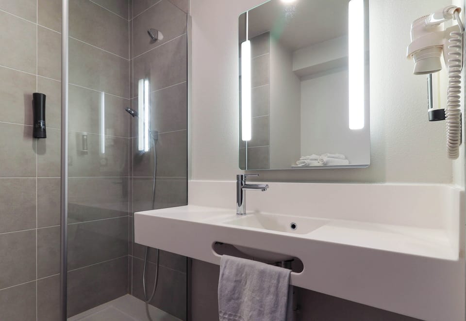 Shower, towels, soap, shampoo