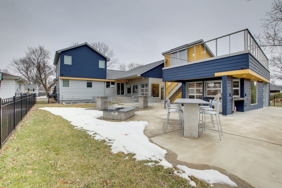 Private Patio | Gas Fire Pit | Gas Grill