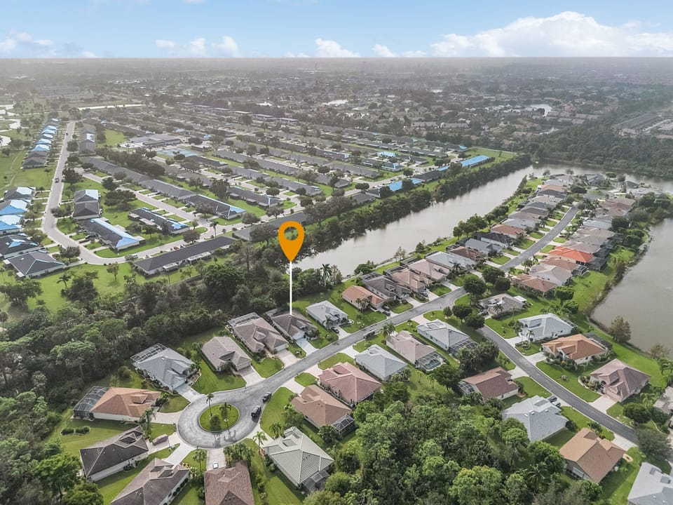House, 3 Bedrooms | Aerial view