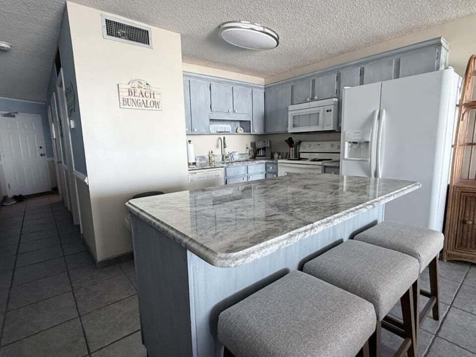Condo, 1 Bedroom | Private kitchen | Coffee/tea maker, fridge, oven, toaster
