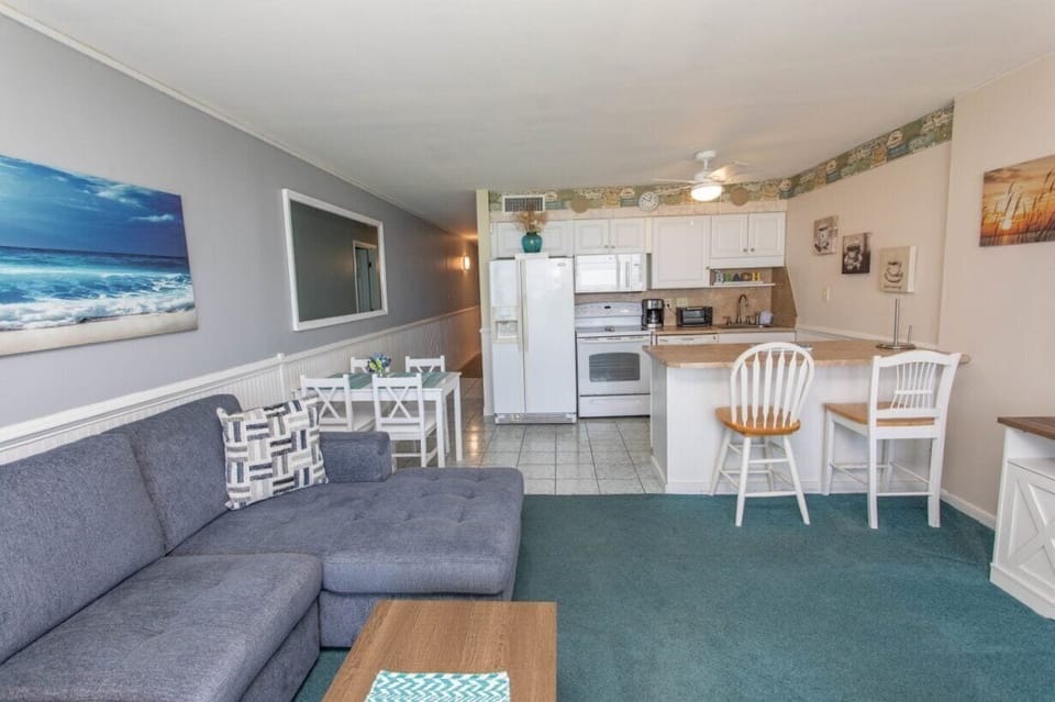 Condo, 2 Bedrooms | Living area | Smart TV