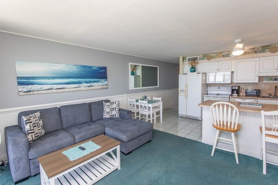 Condo, 2 Bedrooms | Living area | Smart TV