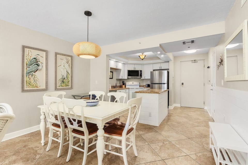 Condo, 2 Bedrooms | Dining
