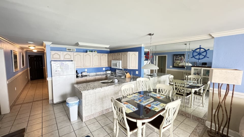 Condo, 3 Bedrooms | Dining