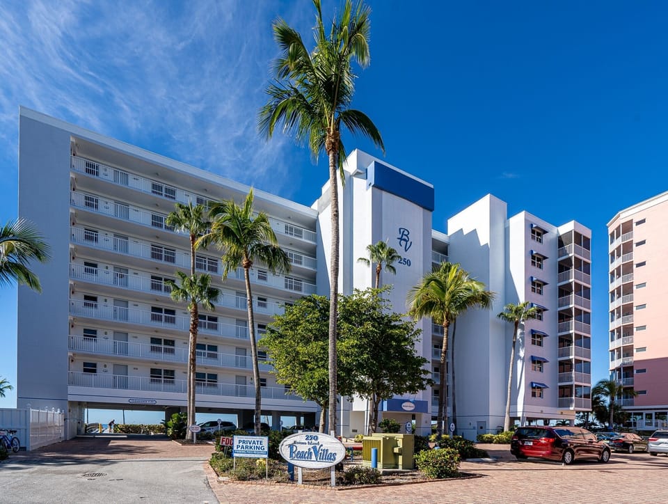 Condo, 2 Bedrooms | Exterior
