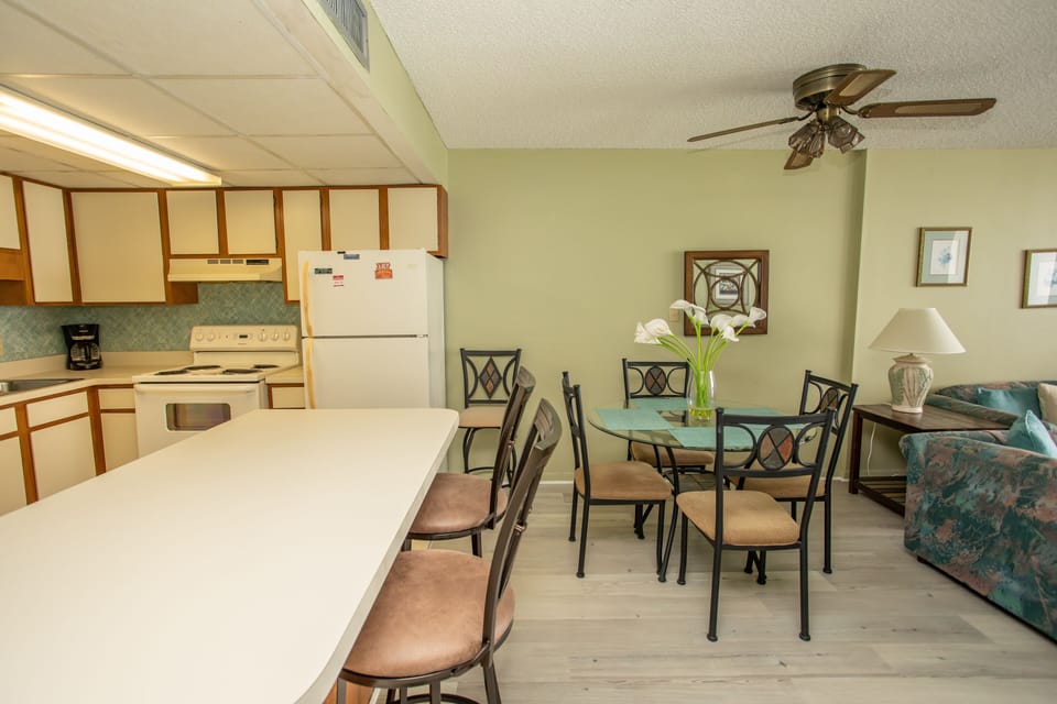 Condo, 1 Bedroom | Dining