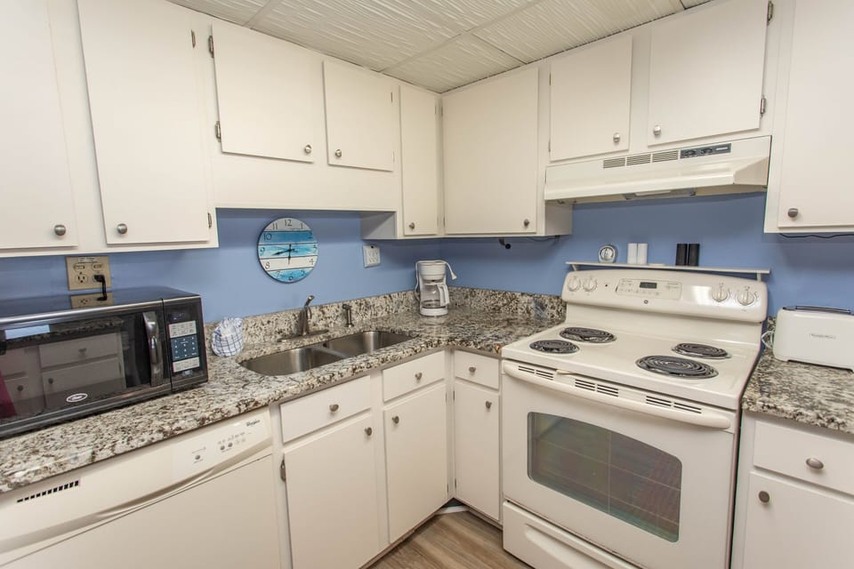Condo, 2 Bedrooms | Private kitchen | Coffee/tea maker, fridge, oven, toaster