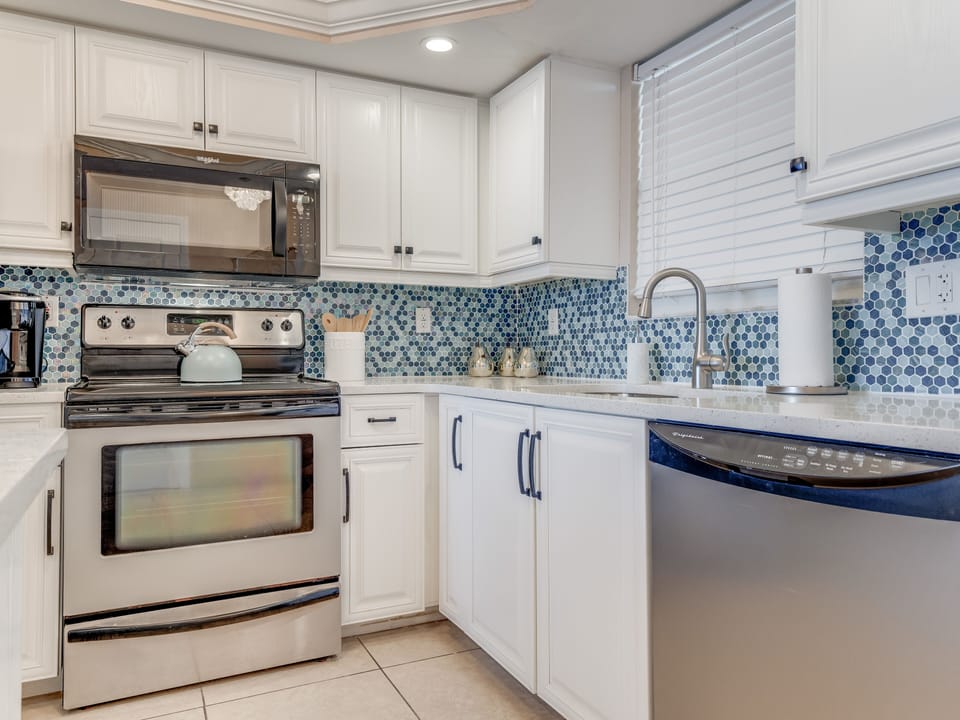 Condo, 2 Bedrooms | Private kitchen | Coffee/tea maker, fridge, oven, toaster