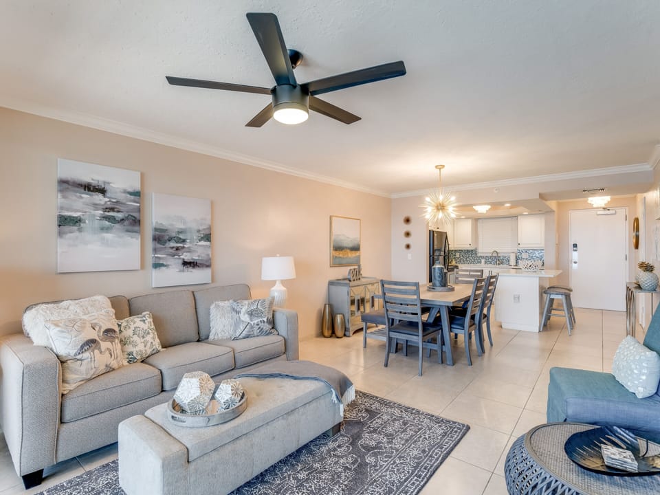 Condo, 2 Bedrooms | Living area