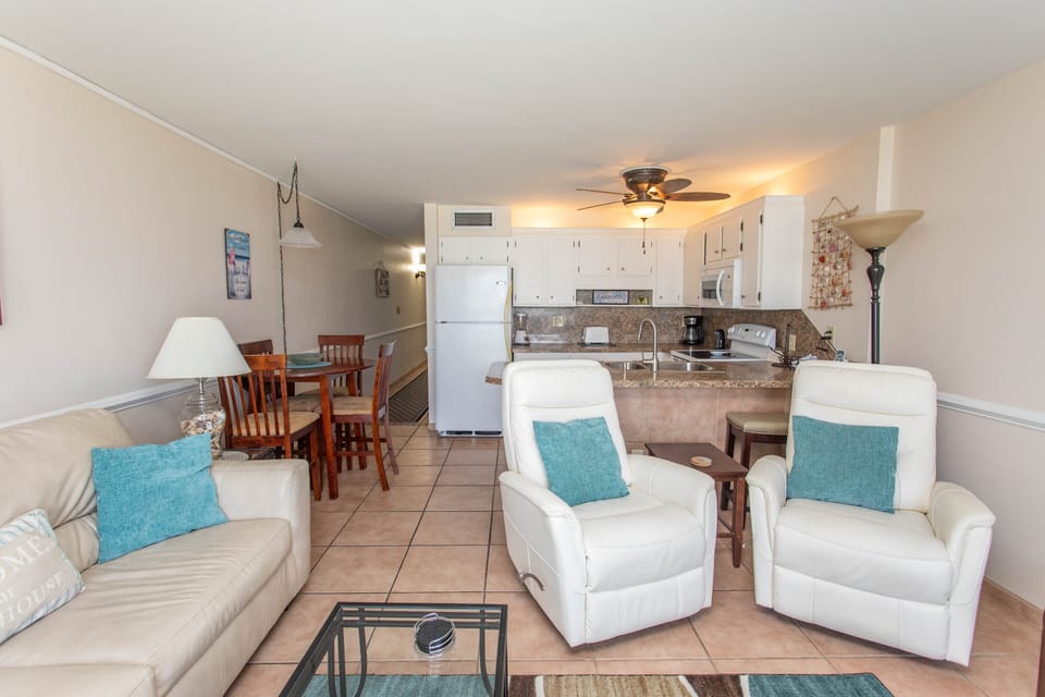 Condo, 2 Bedrooms | Living area | Smart TV