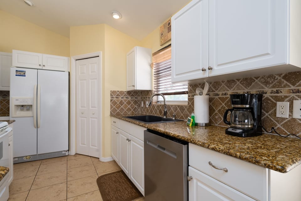 House, 3 Bedrooms | Private kitchen | Coffee/tea maker, fridge, oven, toaster