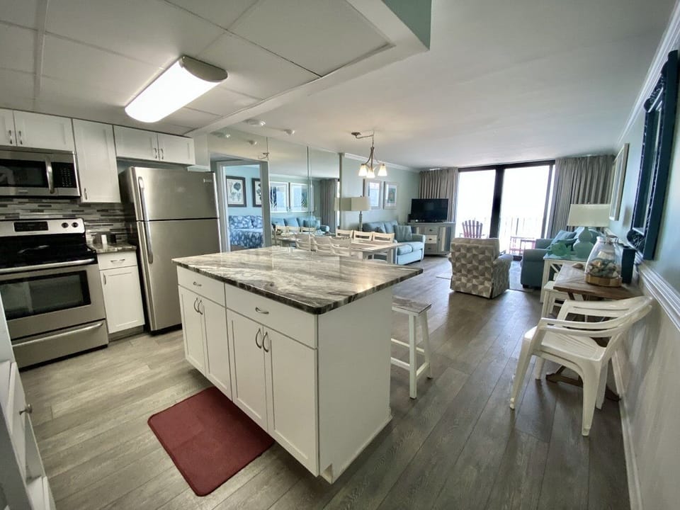 Condo, 3 Bedrooms | Private kitchen | Coffee/tea maker, fridge, oven, toaster