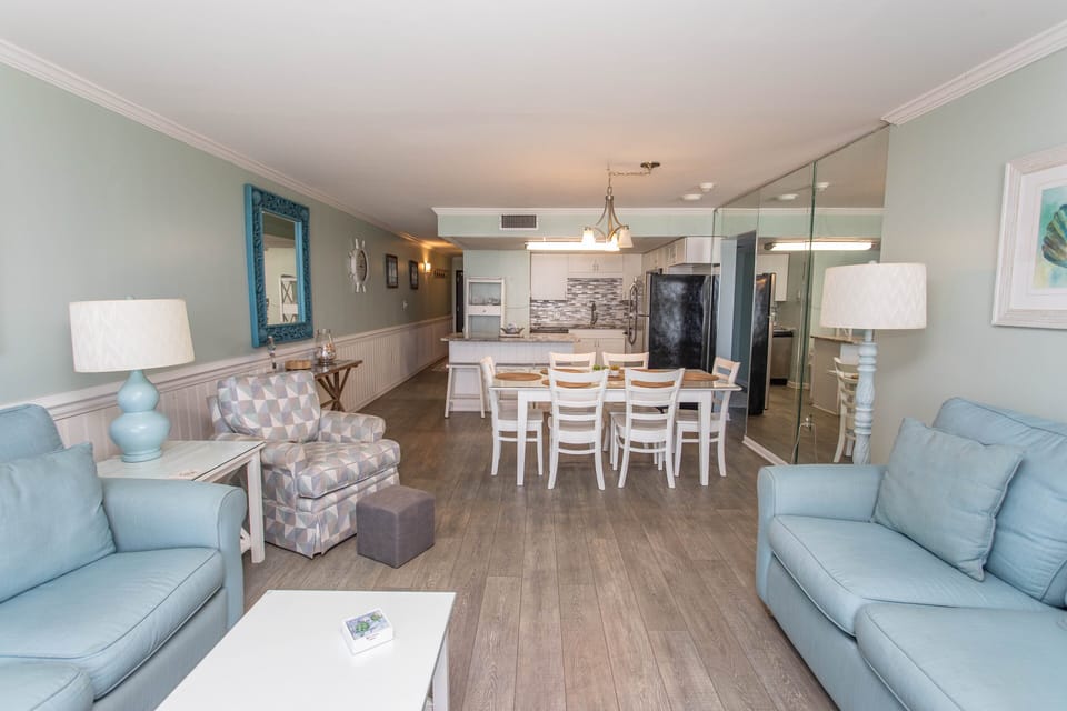 Condo, 3 Bedrooms | Living area