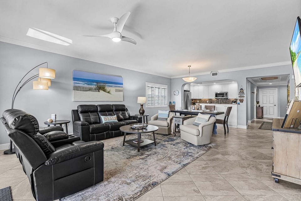 Condo, 3 Bedrooms | Living area
