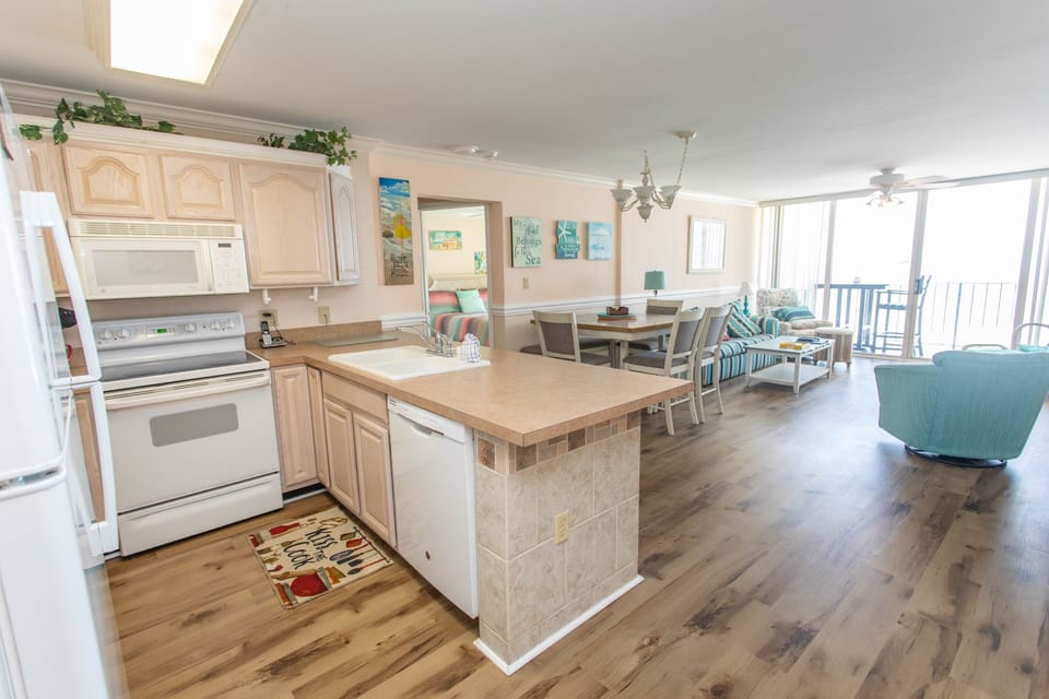 Condo, 3 Bedrooms | Private kitchen | Coffee/tea maker, fridge, oven, toaster