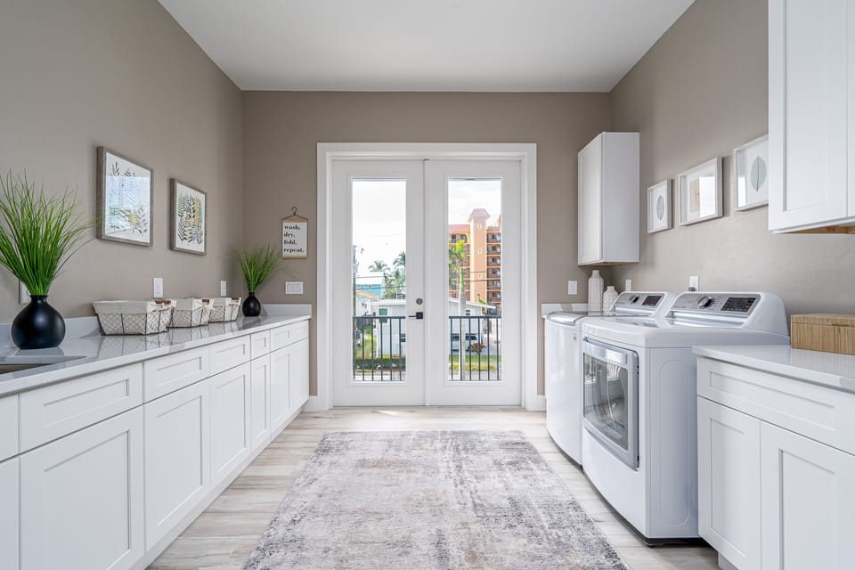 House, 5 Bedrooms | Laundry