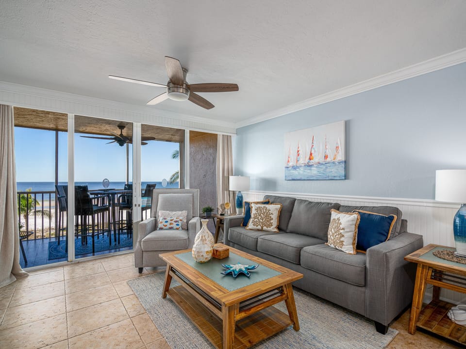 Condo, 2 Bedrooms | Living area
