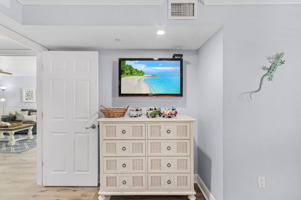 Condo, 2 Bedrooms | Interior