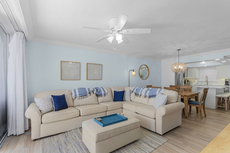 Condo, 2 Bedrooms | Living area