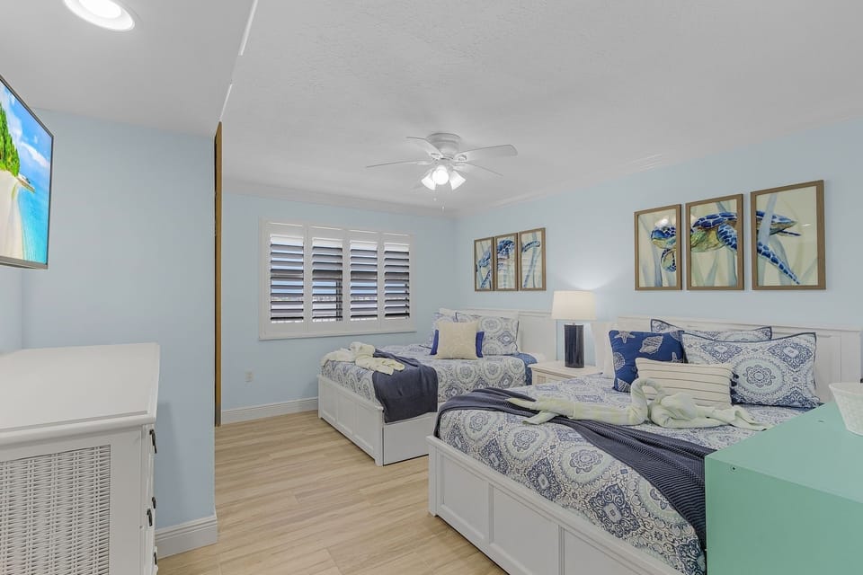 Condo, 2 Bedrooms | Living area