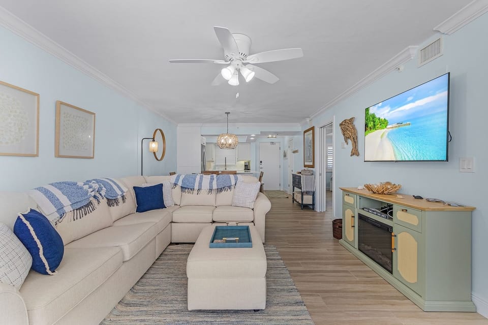 Condo, 2 Bedrooms | Living area