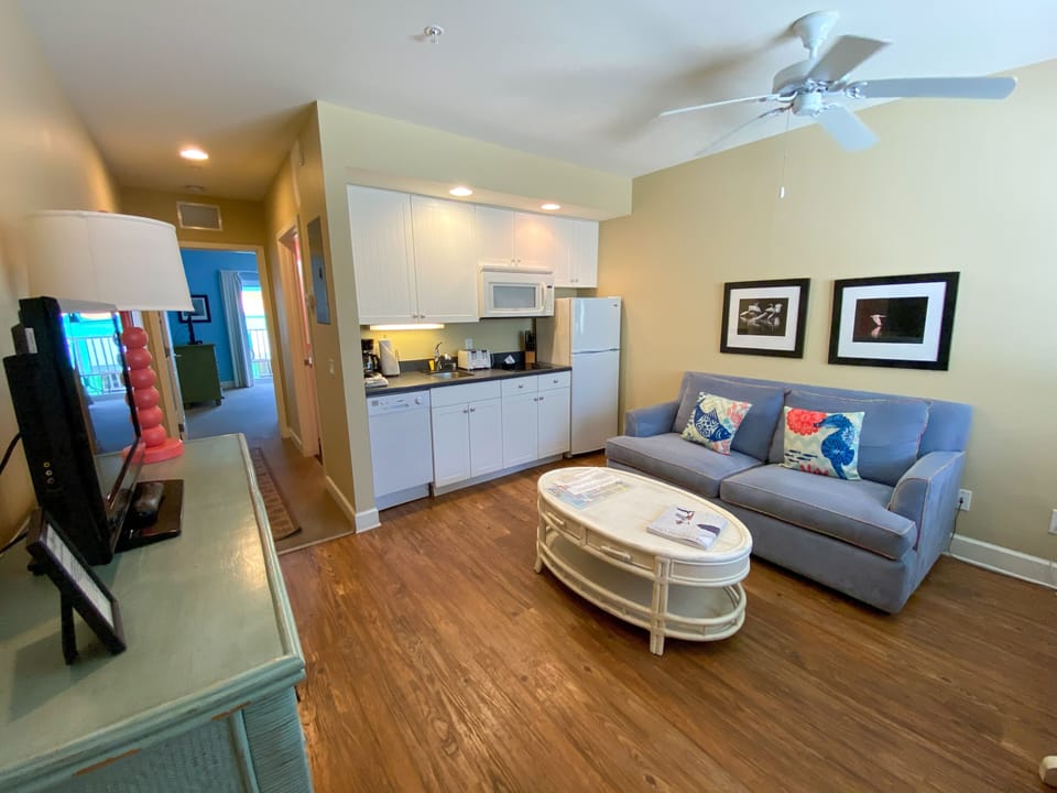 Condo, 1 Bedroom | Living area