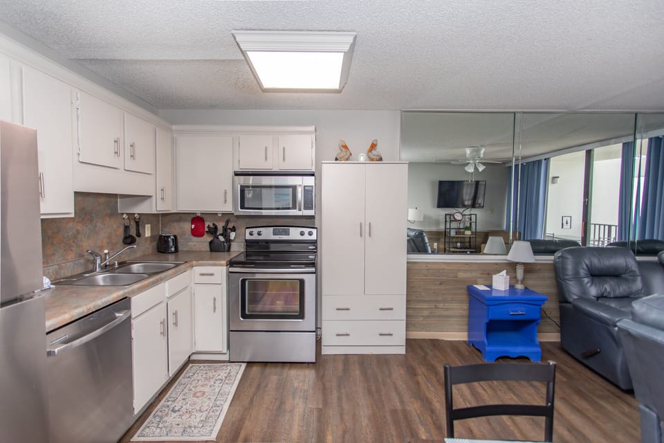 Condo, 2 Bedrooms | Private kitchen | Coffee/tea maker, fridge, oven, toaster