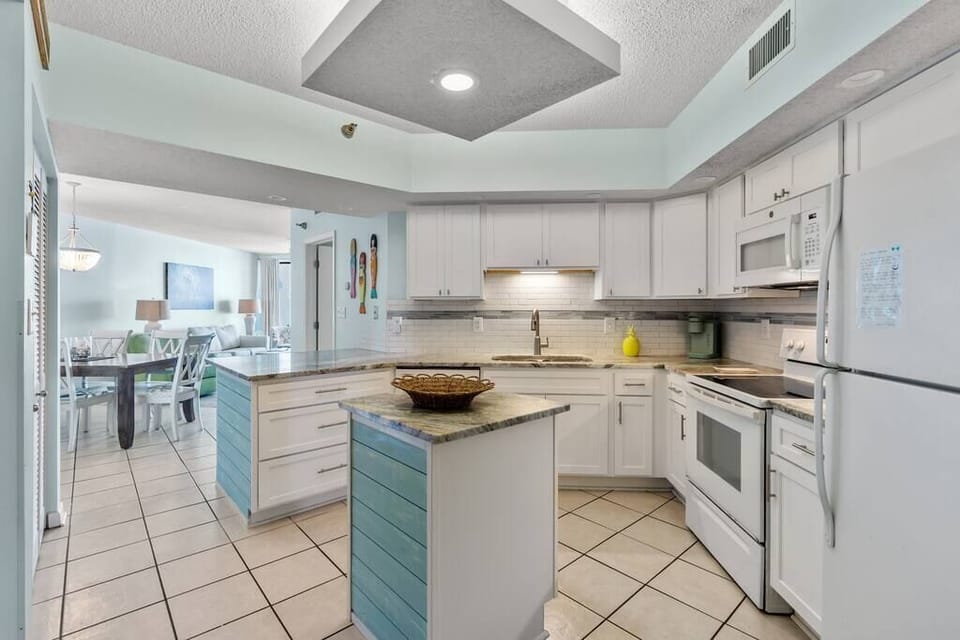 Brand new, light-filled kitchen will be a joy to cook in!
