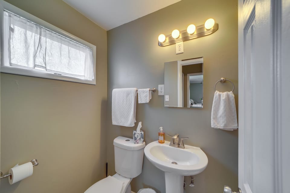 Full Bathroom | Complimentary Toiletries