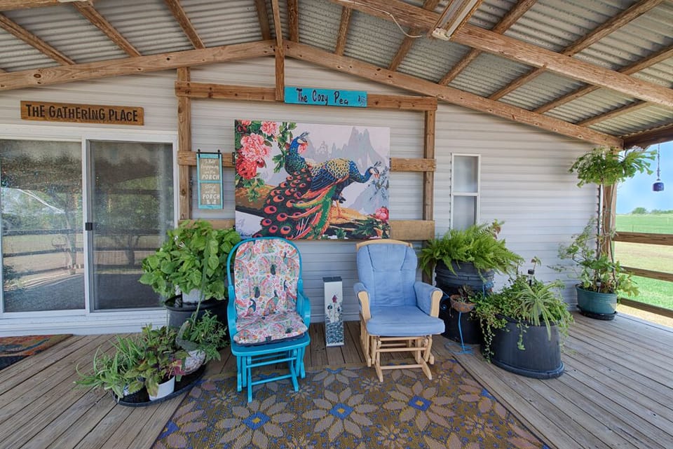 NICE DECK FOR GATHERING