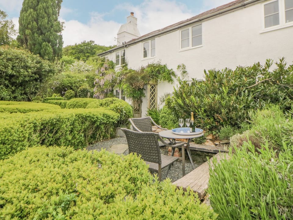 Cottage | Property grounds