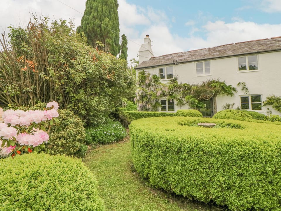 Cottage | Property grounds