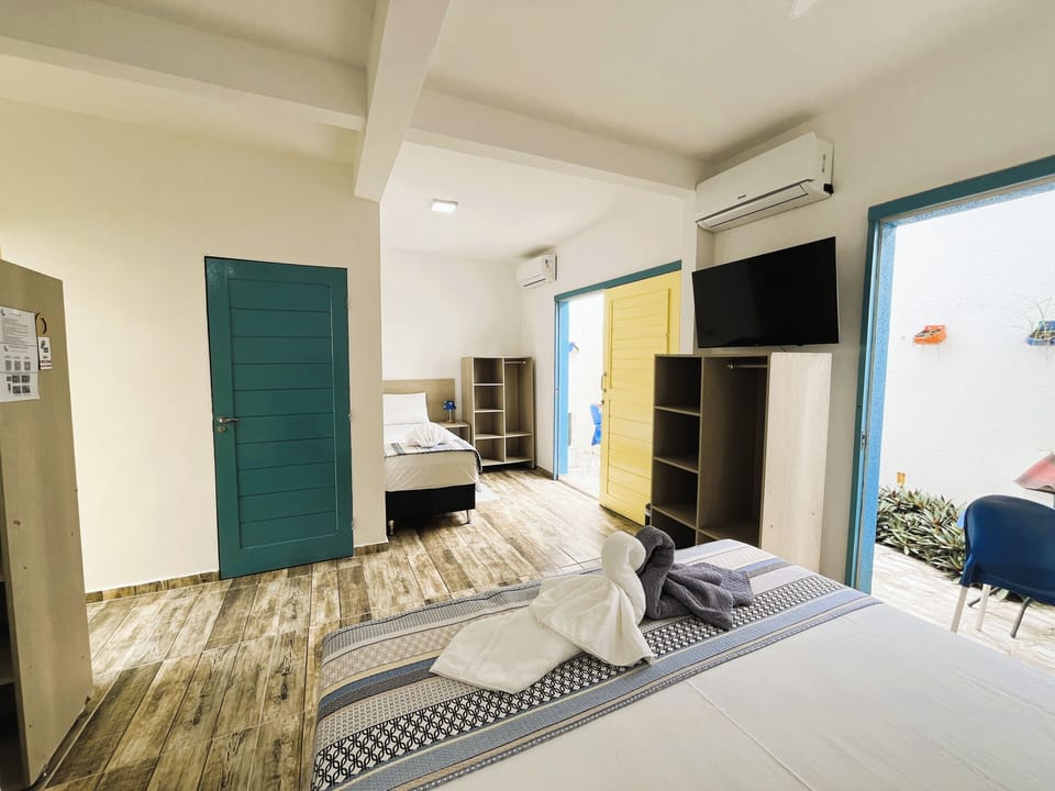 Quarto Quádruplo Sem Vista - PCD | Minibar, laptop workspace, free WiFi, bed sheets