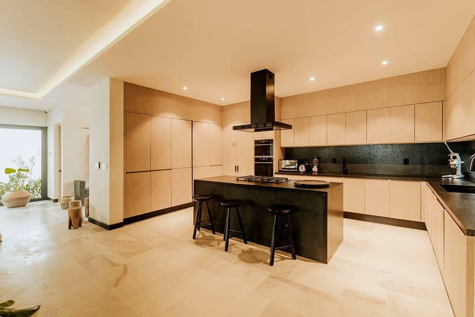 Fully equipped kitchen.