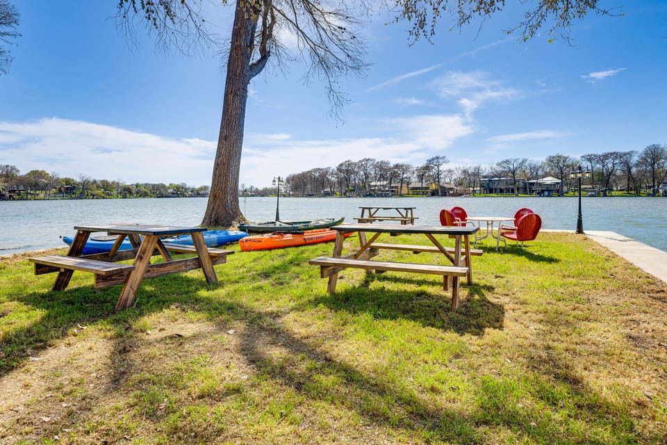 Shared Outdoor Space | Grills | Kayaks for Rent