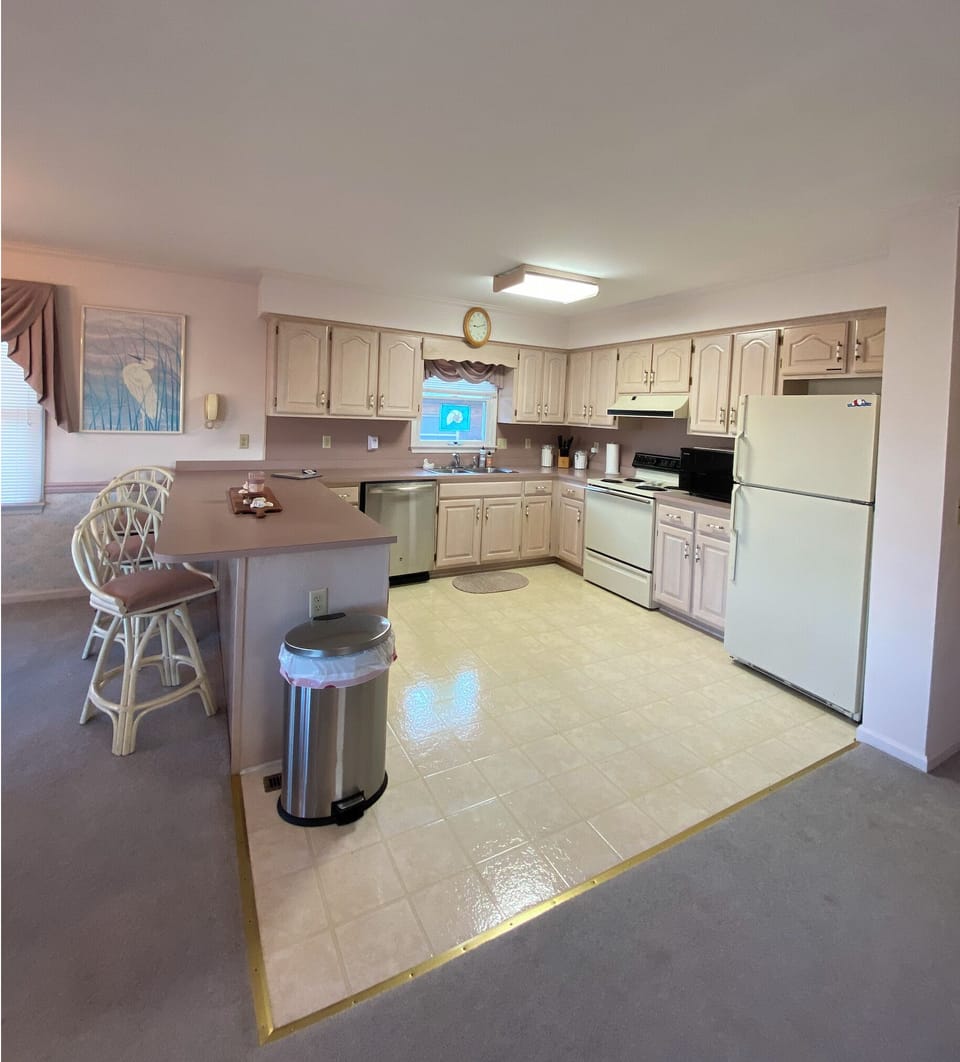 Large Kitchen with breakfast bar seating.