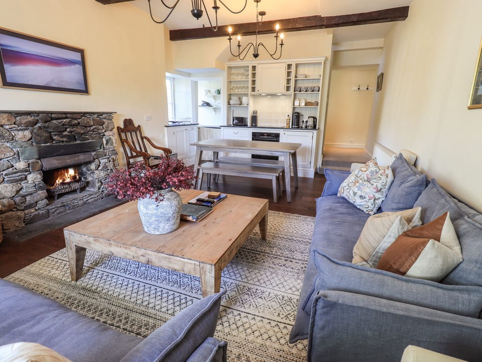 Cottage | Living area | Fireplace