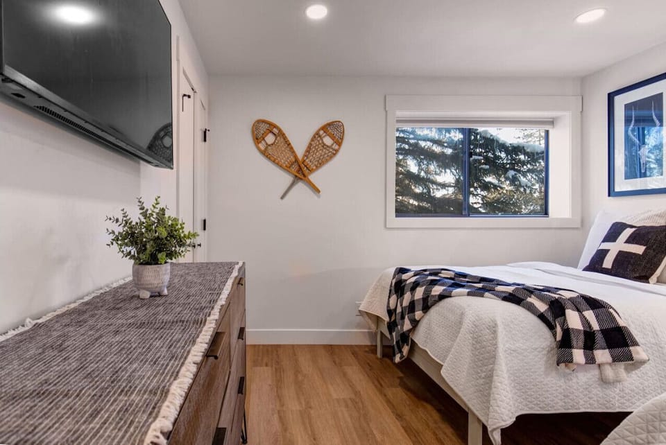 Double queen bedroom with en-suite bathroom-plenty of space for all of your guests