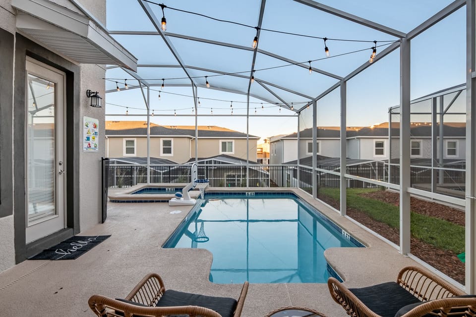 Pool with Hot Tub and Seating 