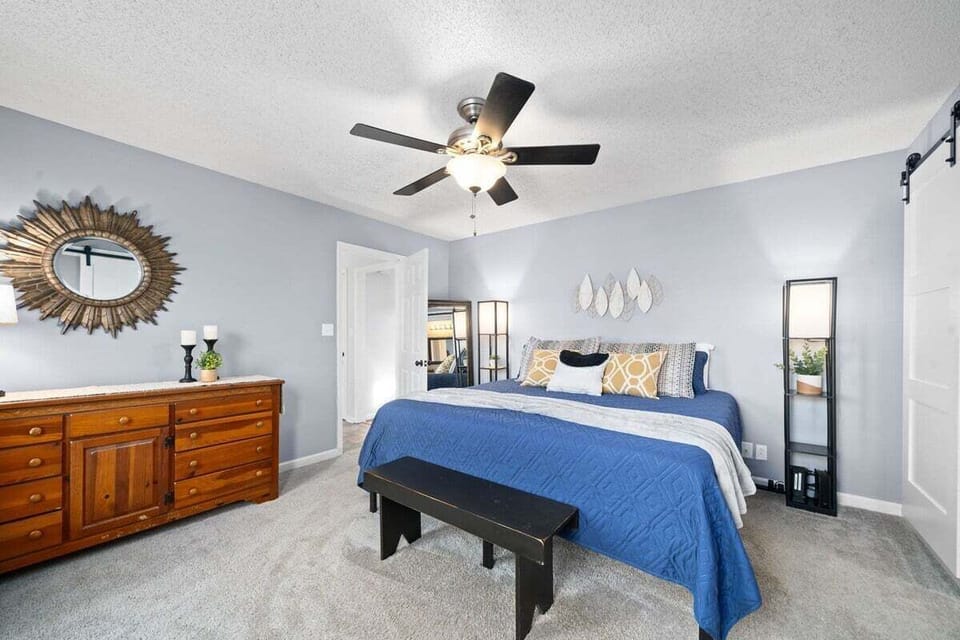 King Bed - Master Bedroom (Main Floor)