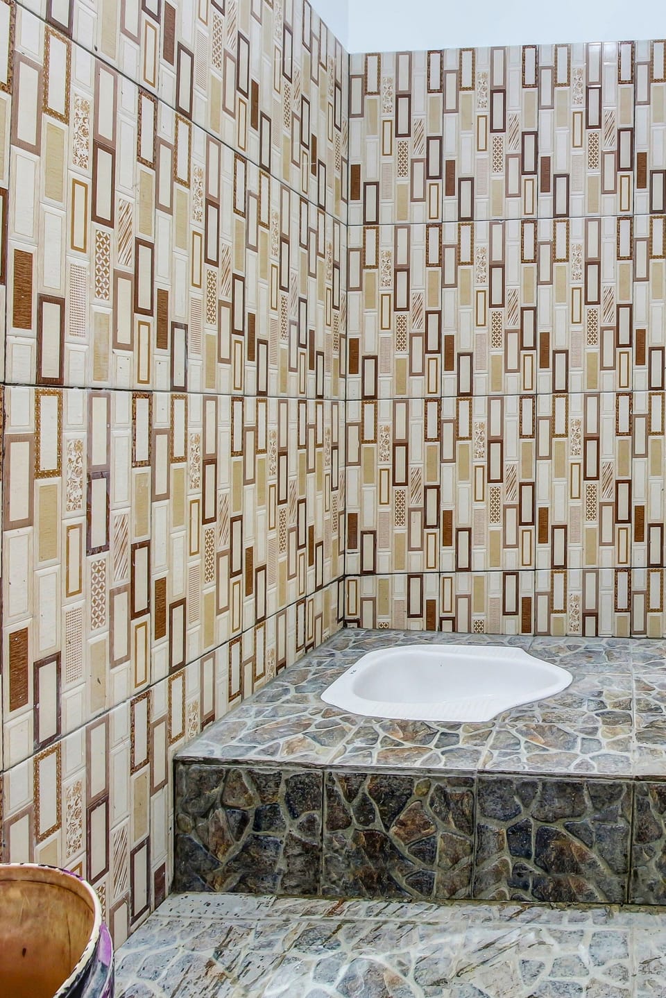 Economy Double Room | Bathroom | Shower, rainfall showerhead, towels, toilet paper