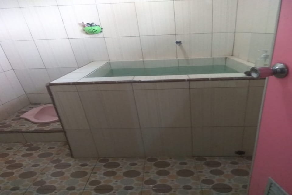 Double Room | Bathroom | Shower, towels, toilet paper