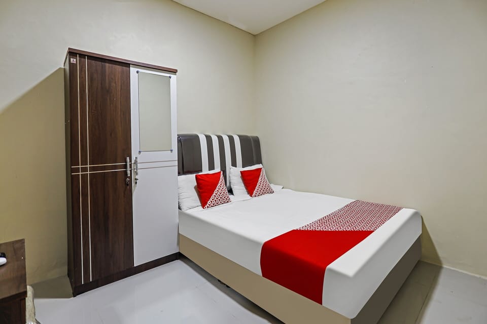 Standard Double Room | Desk, WiFi (free), bed sheets