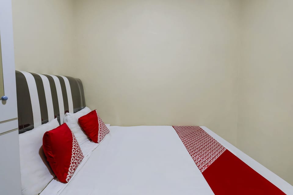Standard Double Room | Desk, WiFi (free), bed sheets