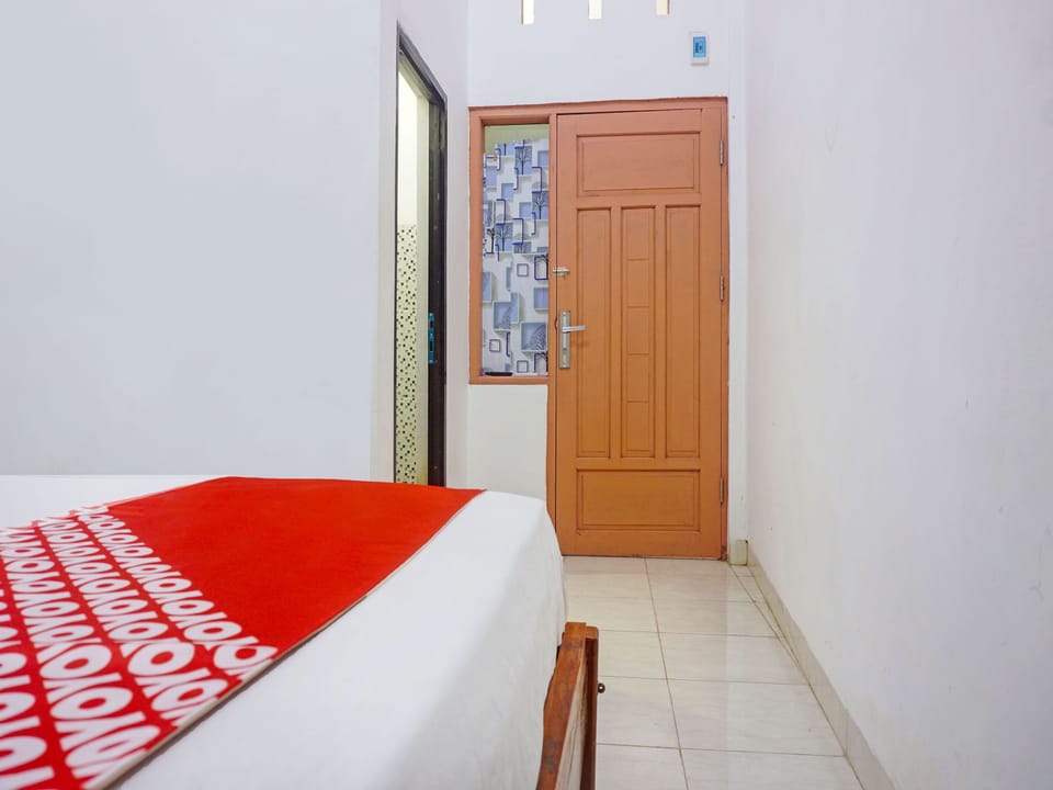 Basic Single Room | WiFi (free), bed sheets